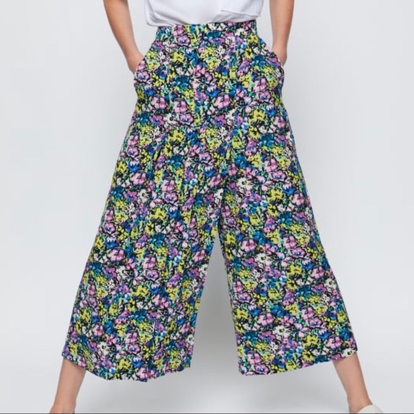 ZARA Pleated Printed Bermuda Shorts - Picture 2 of 8
